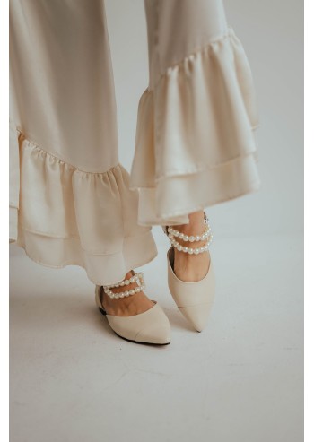 Pointed-toe pearl flats