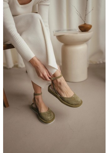 Ankle strap round toe flats