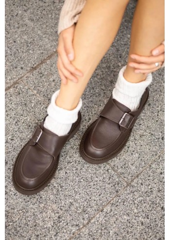 Single-buckle monk-lace...